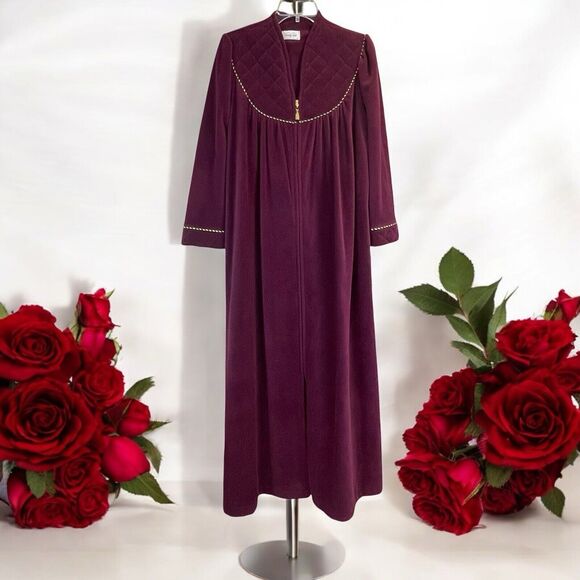VTG Vanity Fair Maroon House Coat Robe Full Zip Size Medium Plush Elegant USA - Picture 1 of 16